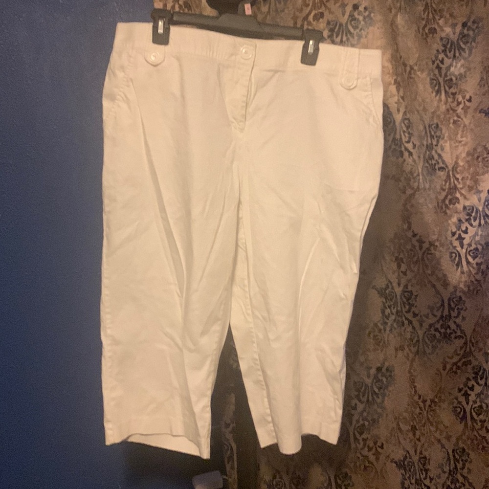 Women’s counterparts white capris 16W